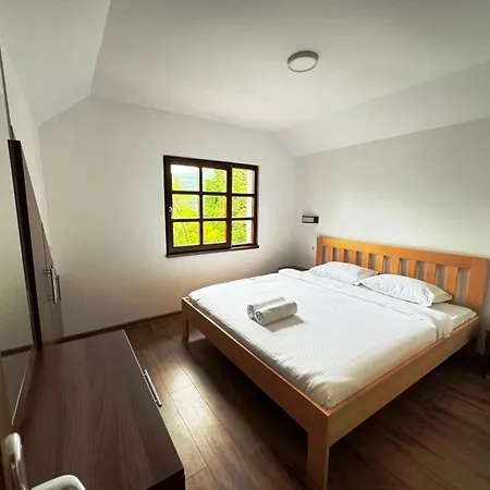 Restoran Lisine - Resavska Pecina بيت شباب Strmosten