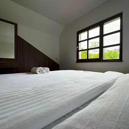 Restoran Lisine - Resavska Pecina بيت شباب Strmosten