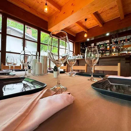 Hostel Restoran Lisine - Resavska Pecina Strmosten