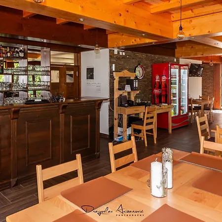 Hostel Restoran Lisine - Resavska Pecina Strmosten