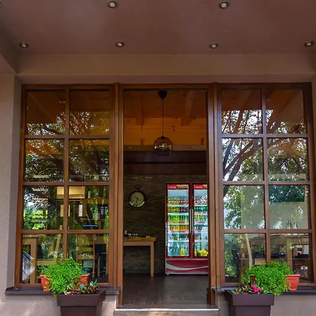 Restoran Lisine - Resavska Pecina بيت شباب Strmosten