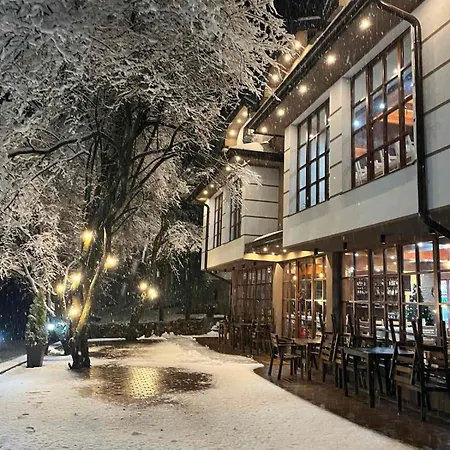 بيت شباب Restoran Lisine - Resavska Pecina *