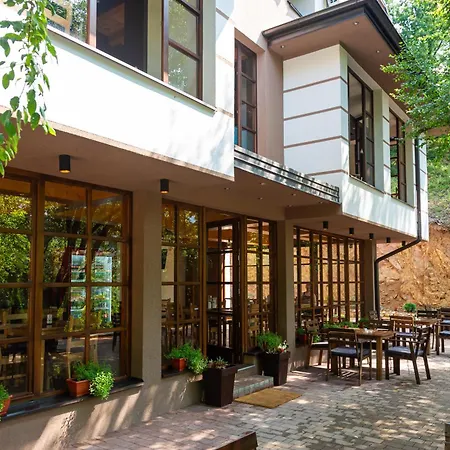 Restoran Lisine - Resavska Pecina بيت شباب *