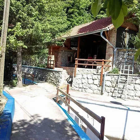 Restoran Lisine - Resavska Pecina بيت شباب