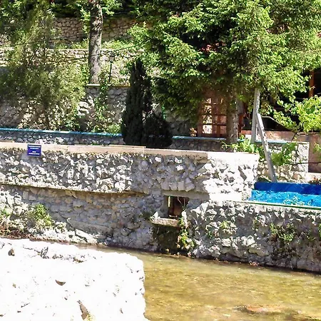 بيت شباب Restoran Lisine - Resavska Pecina Strmosten