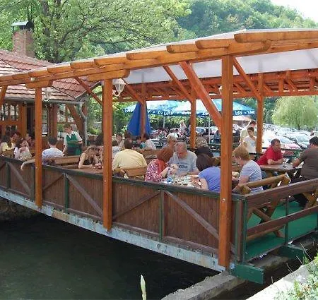 Restoran Lisine - Resavska Pecina Strmosten