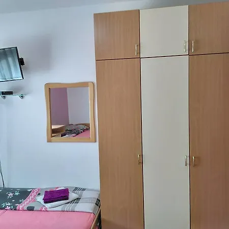 Restoran Lisine - Resavska Pecina Strmosten