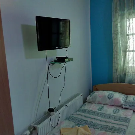 Restoran Lisine - Resavska Pecina Hostel *