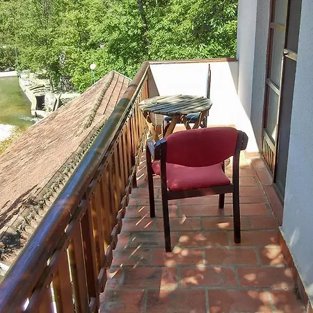 Restoran Lisine - Resavska Pecina Hostel Strmosten