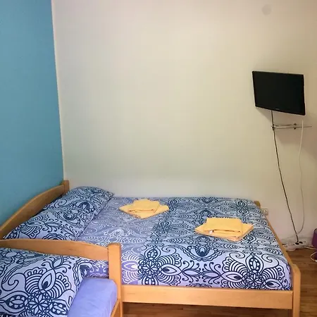 Hostel Restoran Lisine - Resavska Pecina Strmosten