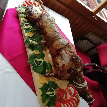 بيت شباب Restoran Lisine - Resavska Pecina *