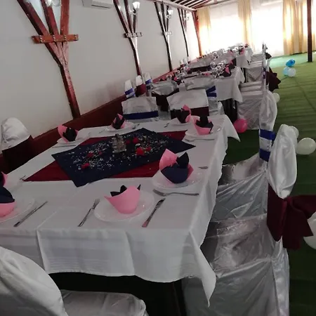 بيت شباب Restoran Lisine - Resavska Pecina *