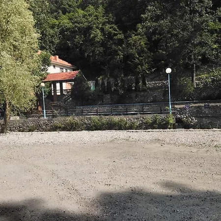 Restoran Lisine - Resavska Pecina Hostel Strmosten