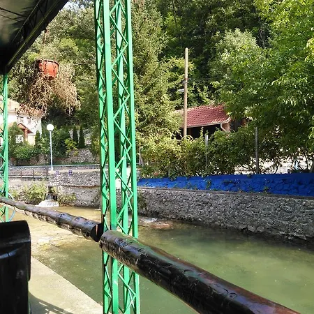 Hostel Restoran Lisine - Resavska Pecina Strmosten