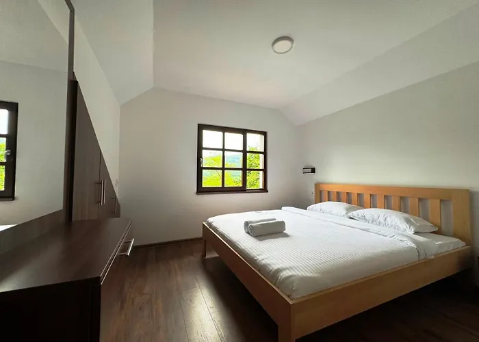 Restoran Lisine - Resavska Pecina * Strmosten