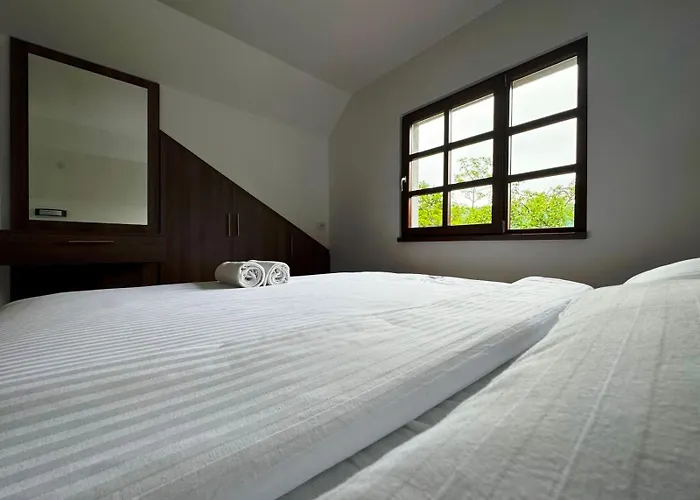 Restoran Lisine - Resavska Pecina Hostel Strmosten