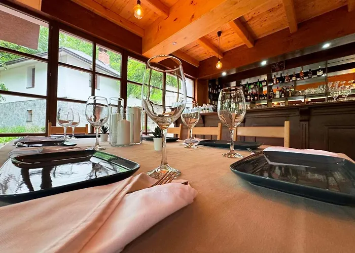 Hostel Restoran Lisine - Resavska Pecina Strmosten