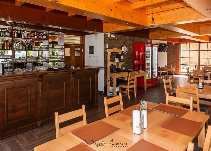 Hostel Restoran Lisine - Resavska Pecina Strmosten