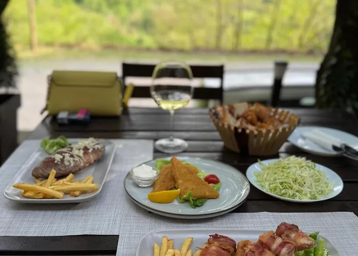 Restoran Lisine - Resavska Pecina Strmosten