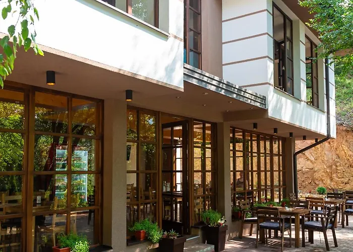 Restoran Lisine - Resavska Pecina Hostel *