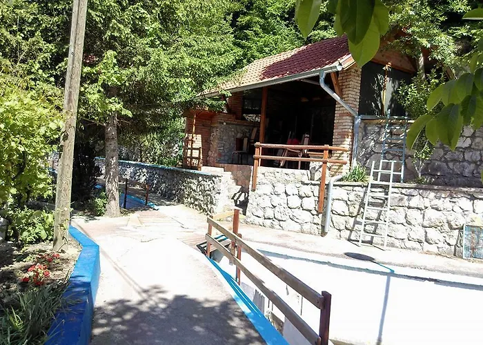 Restoran Lisine - Resavska Pecina Hostel