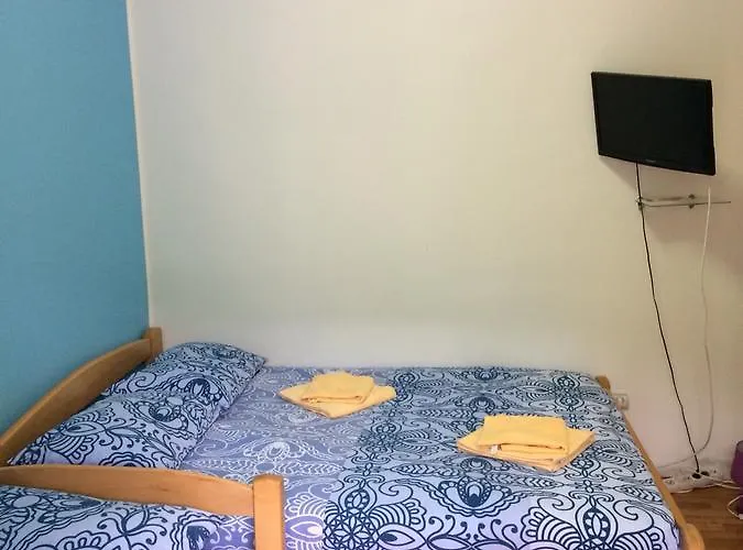 Hostel Restoran Lisine - Resavska Pecina Strmosten