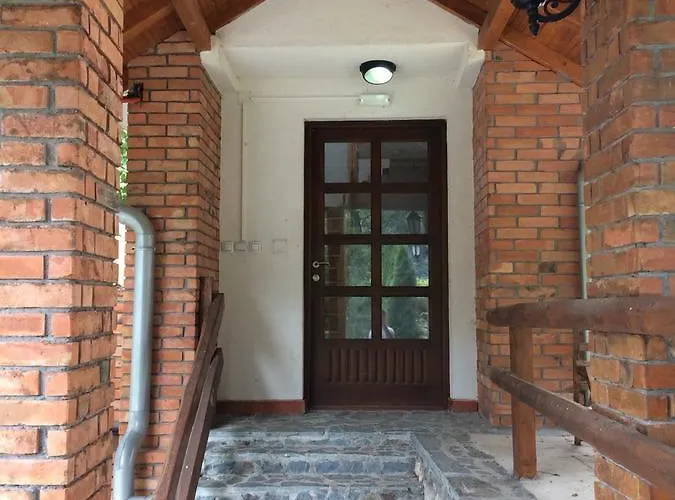 Restoran Lisine - Resavska Pecina Hostel *