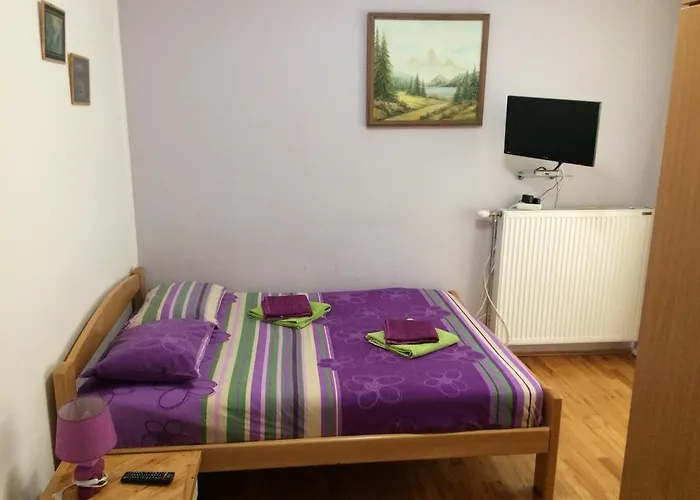 Hostel Restoran Lisine - Resavska Pecina Strmosten